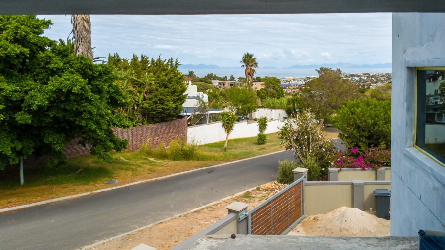 3 Bedroom Property for Sale in Mountainside Western Cape